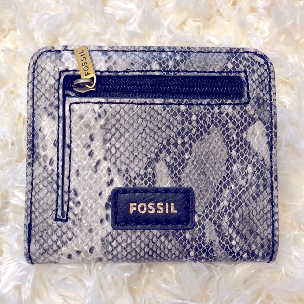 NWT Fᴏssɪʟ Tᴇssᴀ Bɪғᴏʟᴅ Pʏᴛʜᴏɴ Wᴀʟʟᴇᴛ